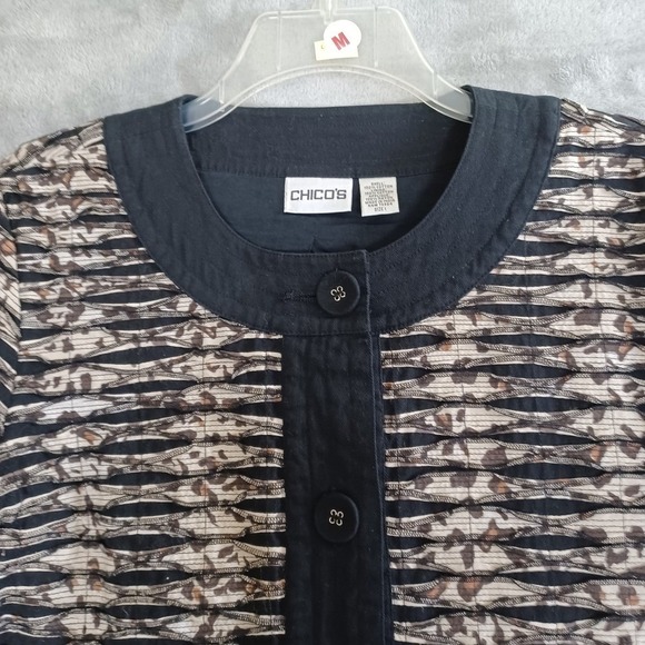 Chicos Jacket Sz 1 / 8 Animal Print Textured Button Front Artsy Black Tan Career - Picture 3 of 9